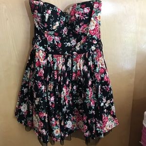 STRAPLESS FLORAL DRESS